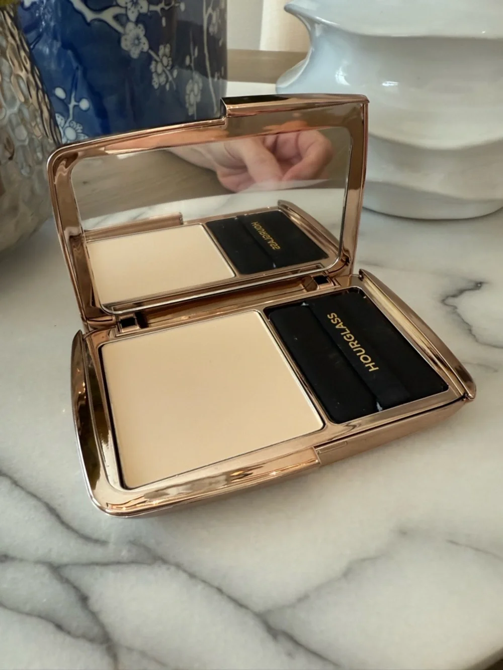 Hourglass Vanish Airbrush Pressed Powder